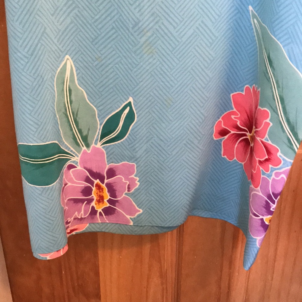 Blue Beach Sarong with Tropical Flowers - Picture 5 of 12